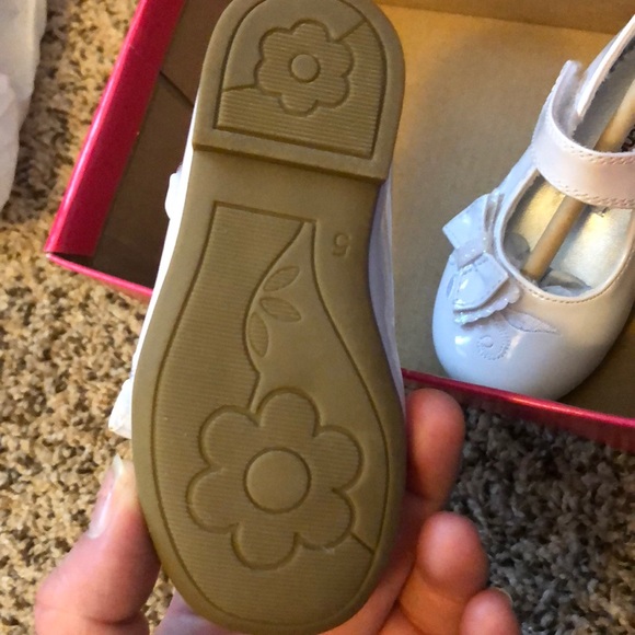 Bnwt little girls white patent leather shoes - Picture 4 of 4